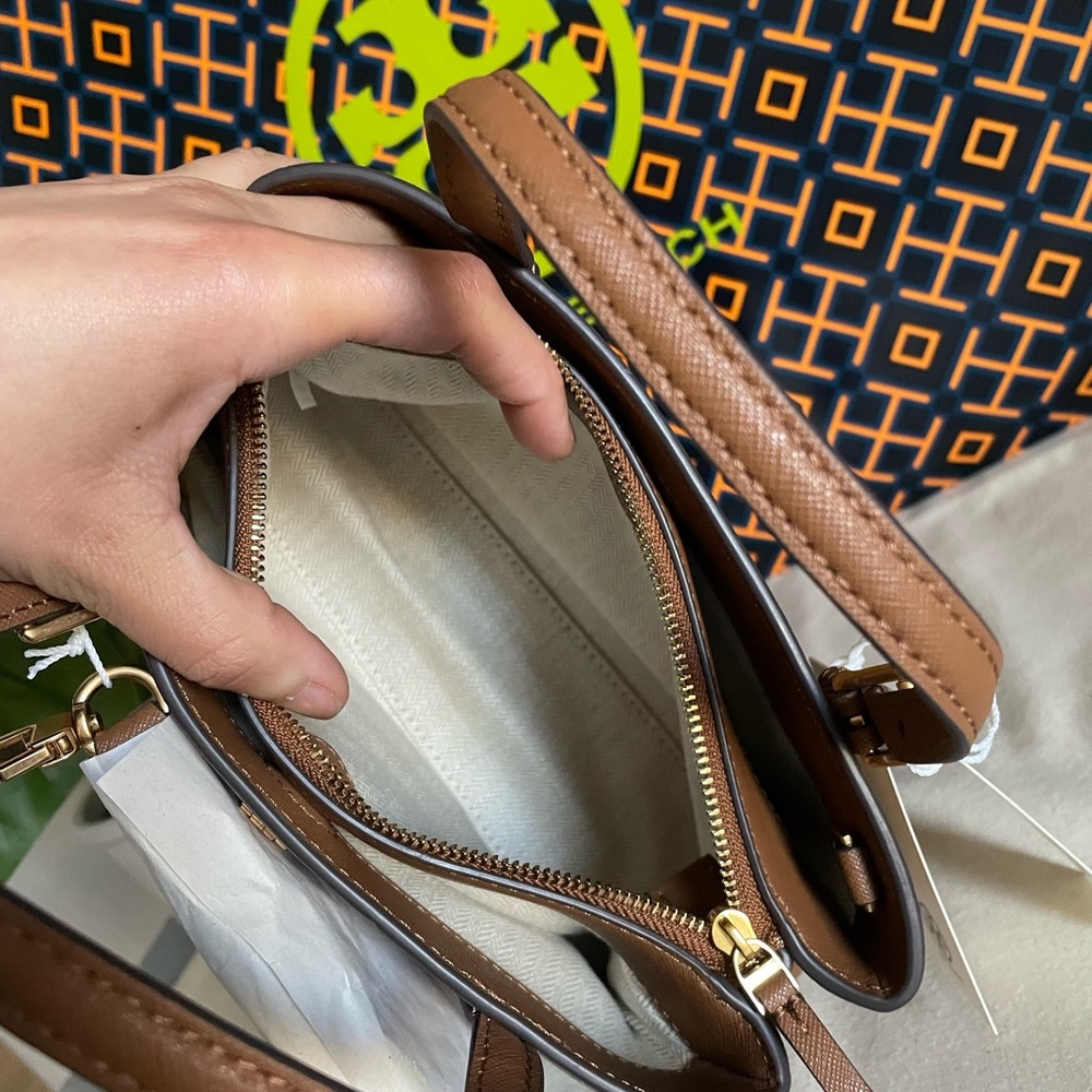 New, tory burch Emerson mini tote crossbody bag in brwon - Picture 8 of 13